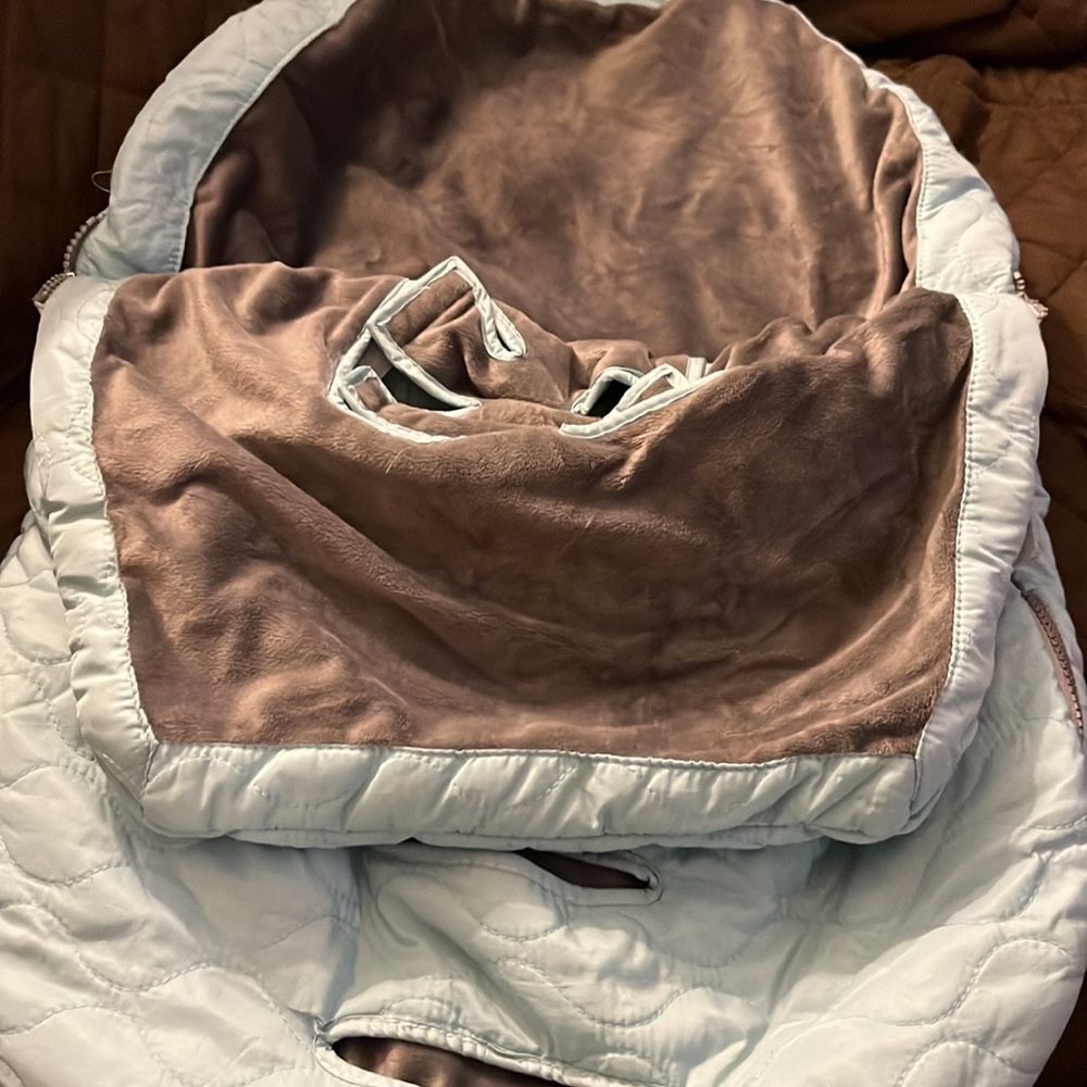 JJ Cole bundle me. blanket wrap for babies.  for stroller or car seat